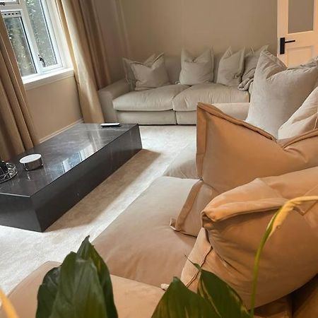 Newly Refurbished Apartment, Near Station & River لندن المظهر الخارجي الصورة