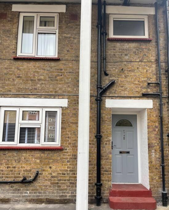 Newly Refurbished Apartment, Near Station & River لندن المظهر الخارجي الصورة