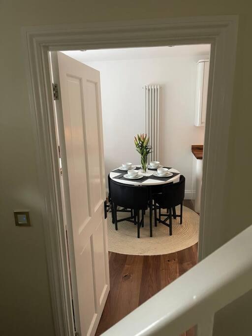 Newly Refurbished Apartment, Near Station & River لندن المظهر الخارجي الصورة