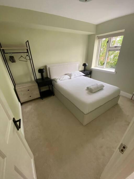 Newly Refurbished Apartment, Near Station & River لندن المظهر الخارجي الصورة