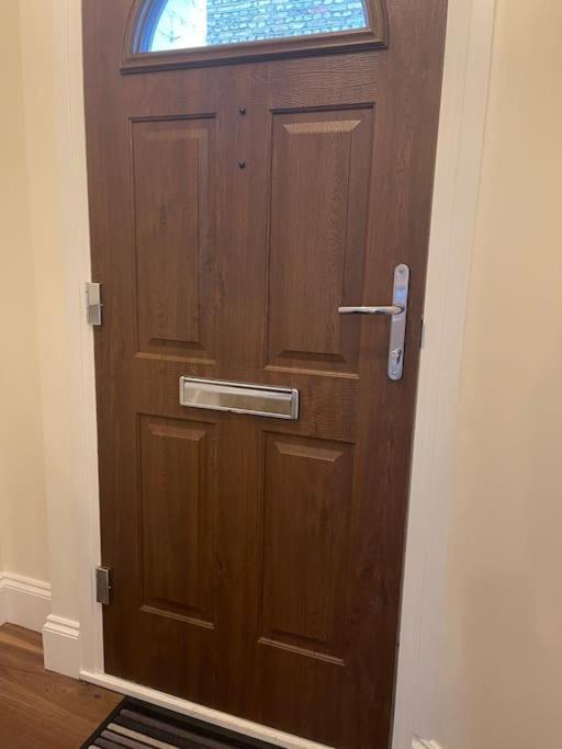 Newly Refurbished Apartment, Near Station & River لندن المظهر الخارجي الصورة